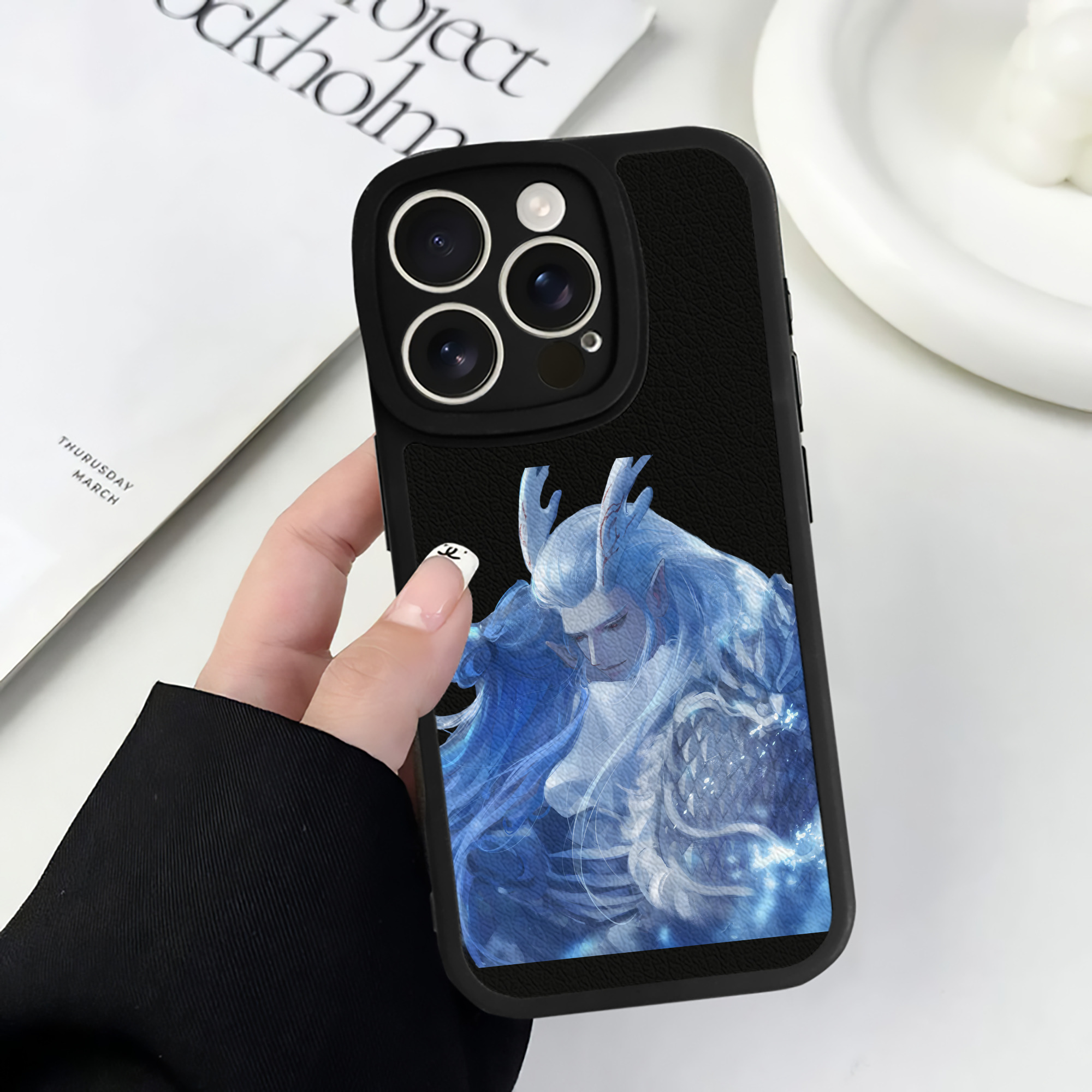 （画像用） Ne Zha 2 ナタ 魔童の大暴れ 【iPhone 16シリーズ対応】シリコンスマホケース（レザー調） 材質：シリコン